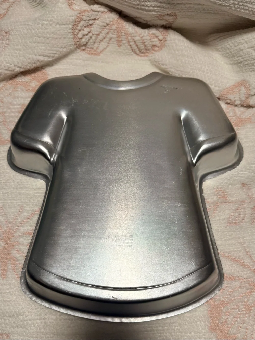 Vintage T-Shirt Cake Pan